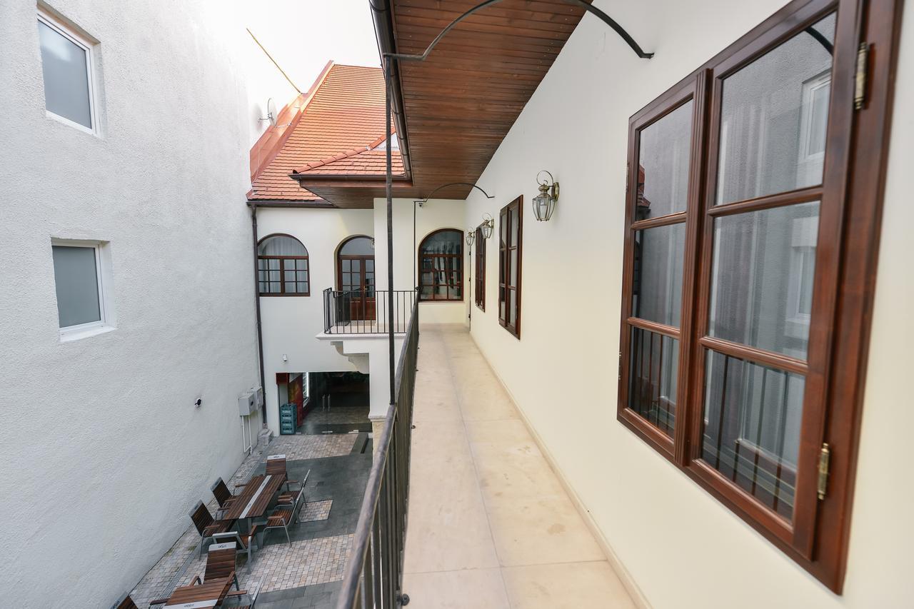 Le Petit Paris Cluj-Napoca Exterior foto