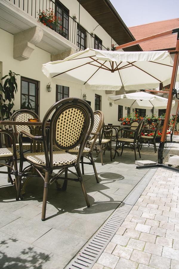 Le Petit Paris Cluj-Napoca Exterior foto