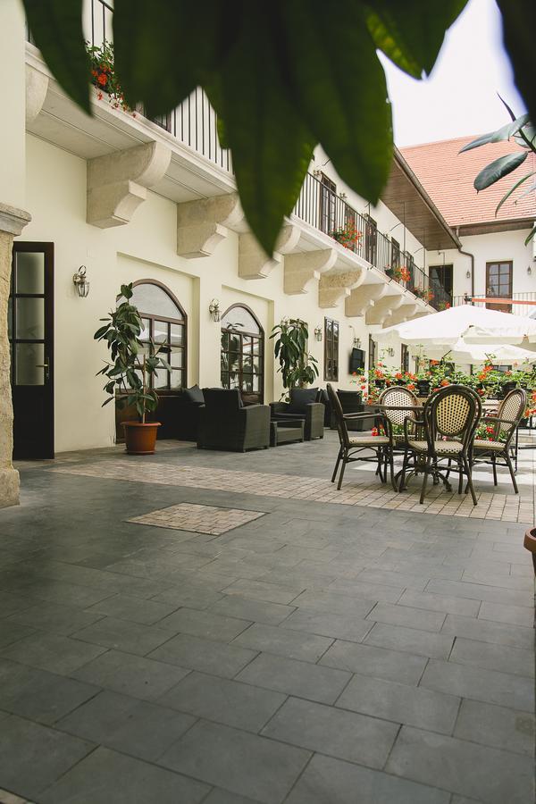 Le Petit Paris Cluj-Napoca Exterior foto