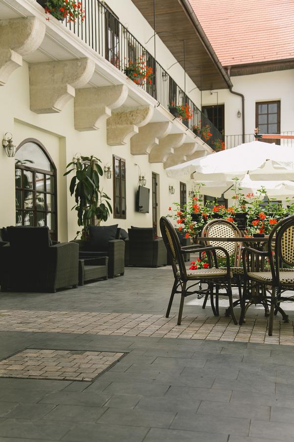 Le Petit Paris Cluj-Napoca Exterior foto