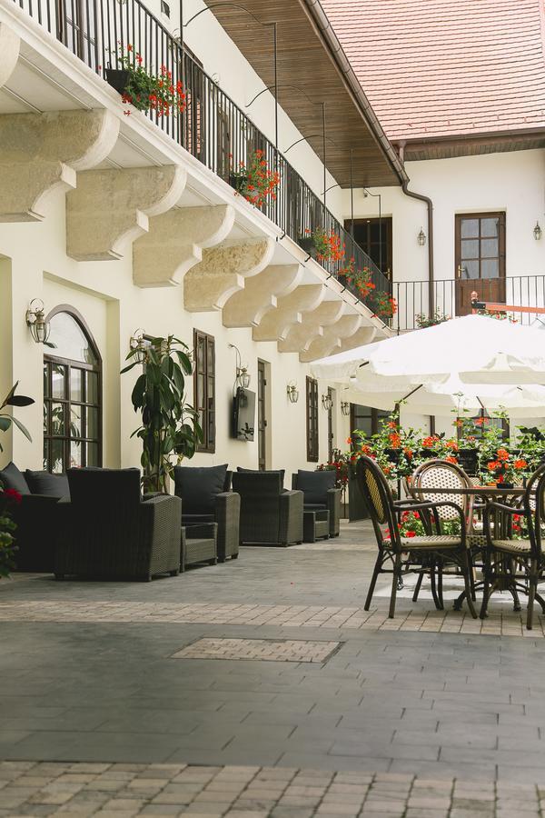 Le Petit Paris Cluj-Napoca Exterior foto