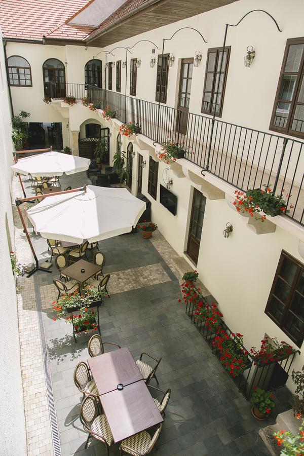 Le Petit Paris Cluj-Napoca Exterior foto